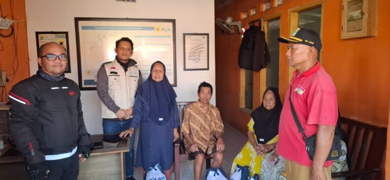 Jelang Hari Pelanggan Nasional, PLN UP3 Karawang dan YBM PLN Salurkan Kepedulian untuk Masyarakat