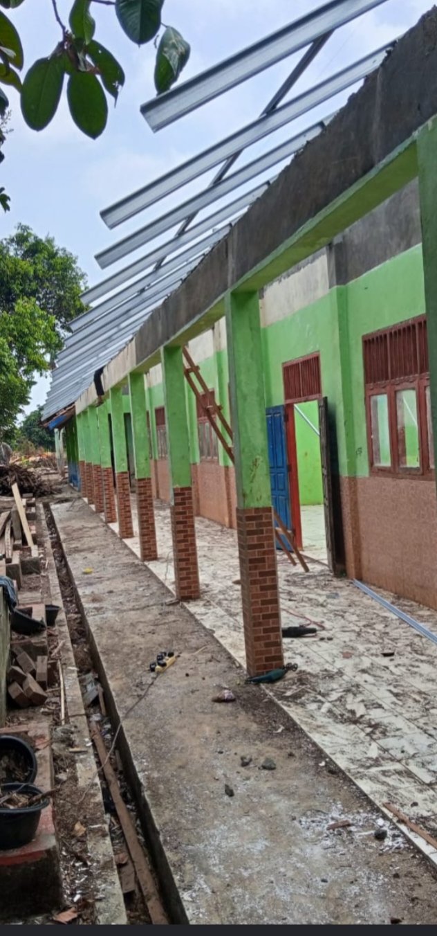 Diduga pekerjaan revitalisasi di SMPN 4 Banjit Way Kanan Lampung tidak sesuai Petunjuk Teknis (Juknis)