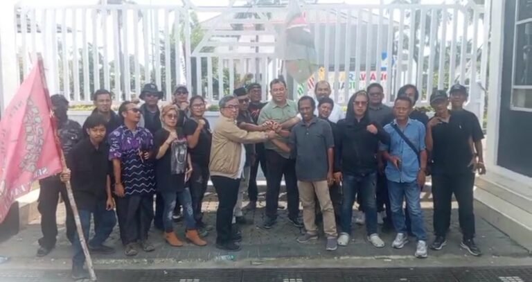 Hari Tani Nasional Memanas! Petani Karawang Kepung Kantor Bupati, Desak BPN Hentikan Perpanjangan HGB KIIC