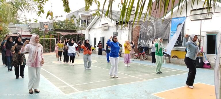 Bugar dan Bahagia! Warga GrenVillage Bersama GOKAR Gelar Senam Sore Penuh Semangat