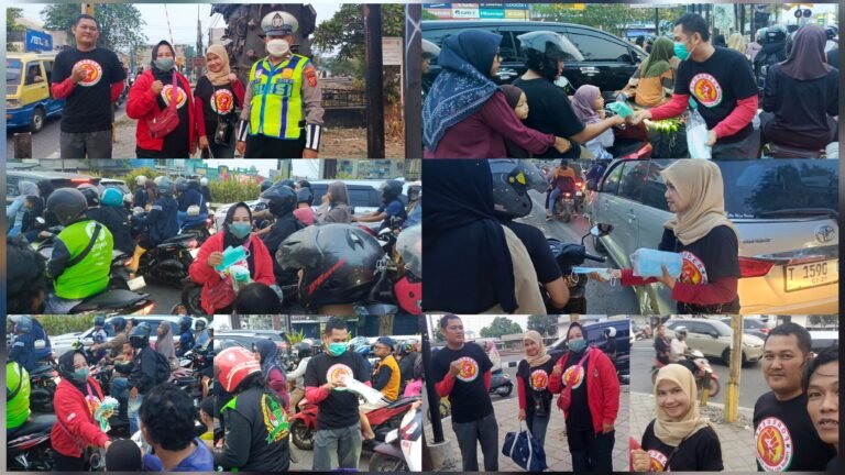 DPC FOREDER Karawang Bagikan Masker Imbas Debu Perbaikan Jalan Tuparev
